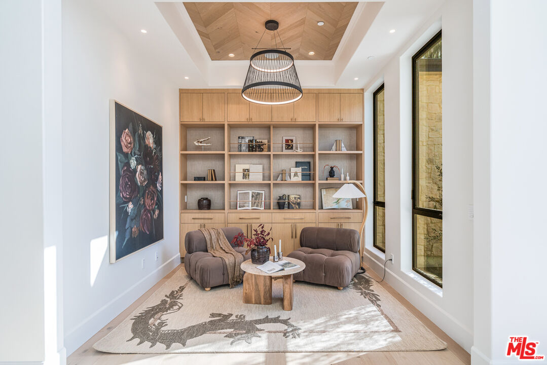 4000 Ballina Dr, Encino, CA 91436 — 5 bed, 7 bath luxury property